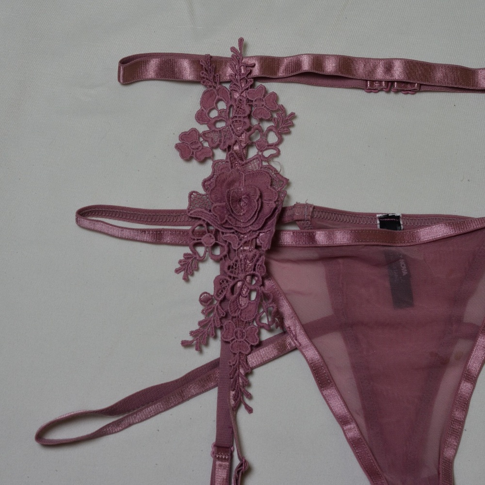 Pink Lace Garter Set - Picture 4 of 16